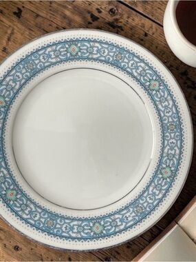 Pair of Vintage Noritake Larue 6913 bread & butter side plates